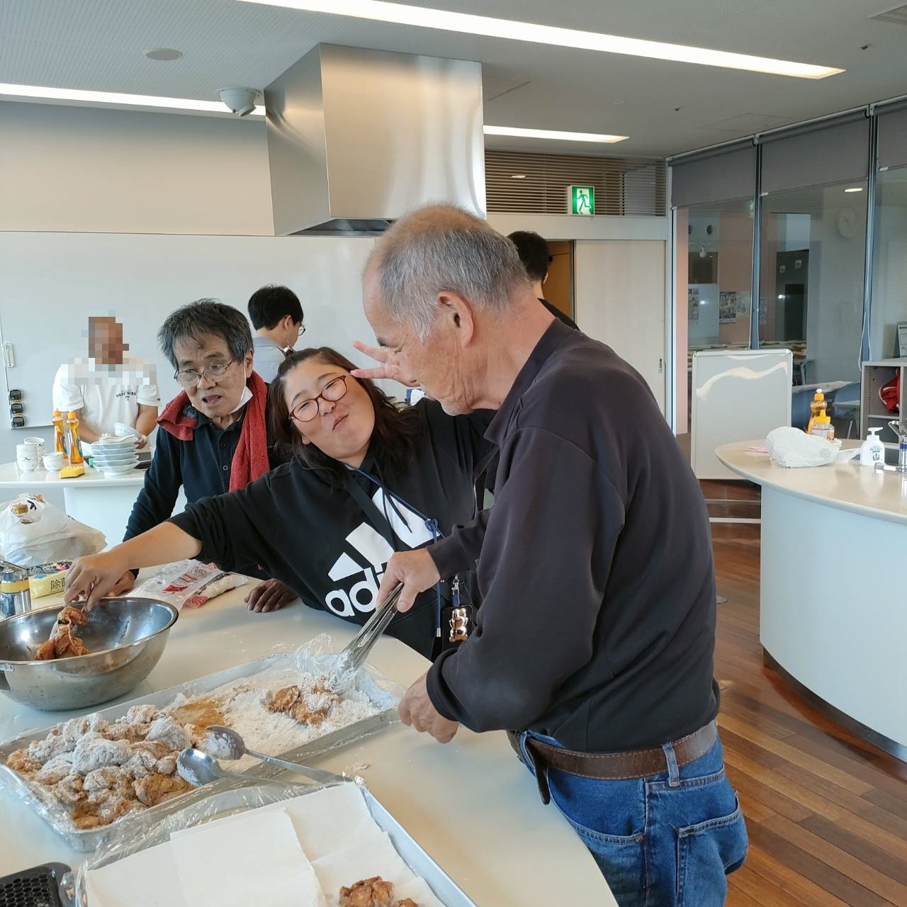 料理会_モザイク処理後